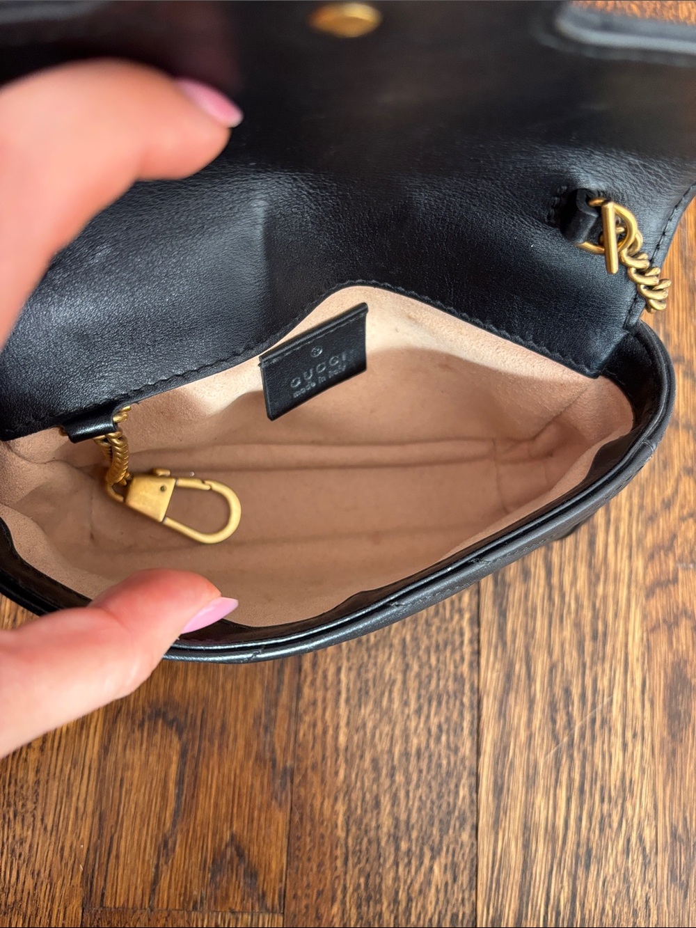 Gucci Black Quilted Matelassé Crossbody with Gold Chain - Picture 2 of 5